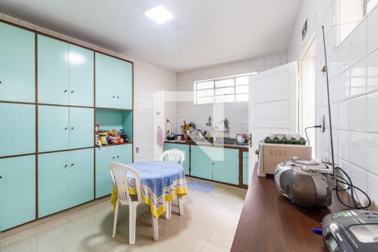Cozinha de casa para alugar com 3 quartos, 280m² em Jardim das Bandeiras, São Paulo