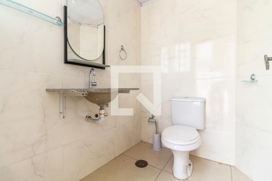 Banheiro de Serviço de casa para alugar com 3 quartos, 280m² em Jardim das Bandeiras, São Paulo