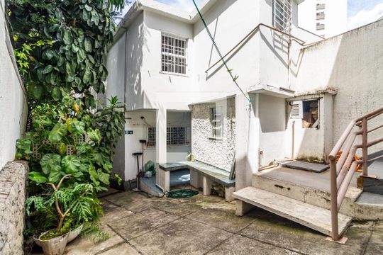 Quintal de casa para alugar com 3 quartos, 280m² em Jardim das Bandeiras, São Paulo