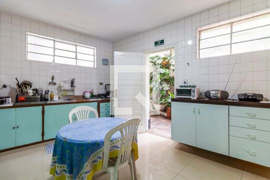 Cozinha de casa para alugar com 3 quartos, 280m² em Jardim das Bandeiras, São Paulo