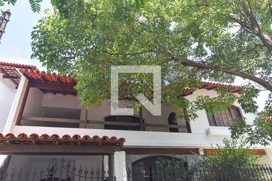 Entrada de casa à venda com 3 quartos, 260m² em São Francisco, Niterói