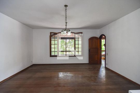 Casa à venda com 3 quartos, 260m² em São Francisco, Niterói