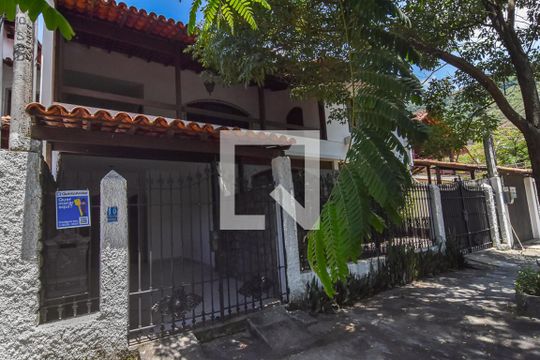 Fachada de casa à venda com 3 quartos, 260m² em São Francisco, Niterói