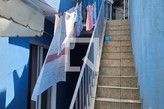 Escada de casa à venda com 4 quartos, 200m² em Vila Netuno, São Bernardo do Campo