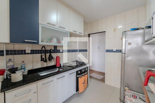 Cozinha e Área de Serviço de apartamento à venda com 2 quartos, 70m² em Bela Vista, São Paulo