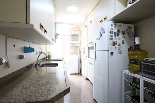 Cozinha de apartamento à venda com 2 quartos, 157m² em Vila Morumbi, São Paulo