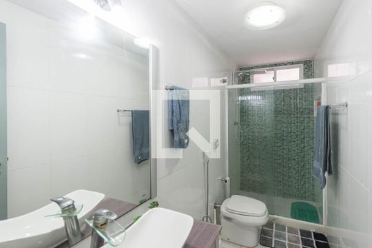 Banheiro (segundo andar) de apartamento à venda com 3 quartos, 220m² em Rio Comprido, Rio de Janeiro