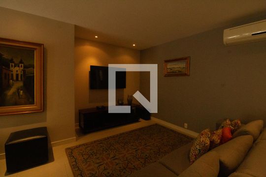 Sala de TV de apartamento à venda com 5 quartos, 784m² em Barra da Tijuca, Rio de Janeiro