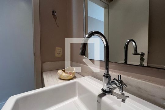 Lavabo de apartamento para alugar com 5 quartos, 784m² em Barra da Tijuca, Rio de Janeiro