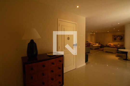 Hall de entrada de apartamento à venda com 5 quartos, 784m² em Barra da Tijuca, Rio de Janeiro