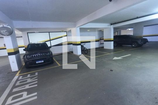 Garagem de apartamento para alugar com 2 quartos, 70m² em Setor Bueno, Goiânia
