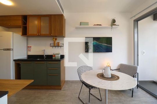 Sala/Cozinha de kitnet/studio à venda com 1 quarto, 29m² em Pinheiros, São Paulo