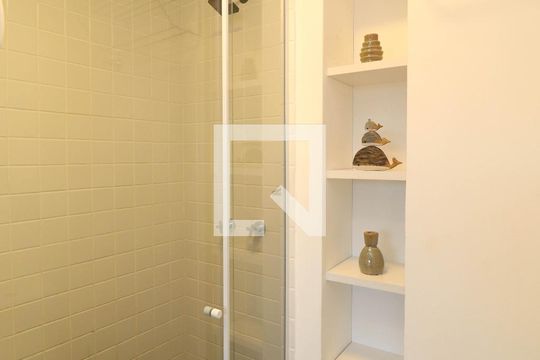 Banheiro de kitnet/studio à venda com 1 quarto, 29m² em Pinheiros, São Paulo