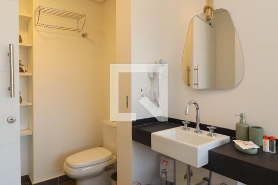Banheiro de kitnet/studio à venda com 1 quarto, 29m² em Pinheiros, São Paulo