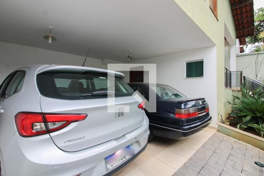 Garagem de casa à venda com 3 quartos, 360m² em Santa Amelia, Belo Horizonte