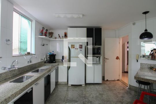 Cozinha de casa à venda com 3 quartos, 360m² em Santa Amelia, Belo Horizonte