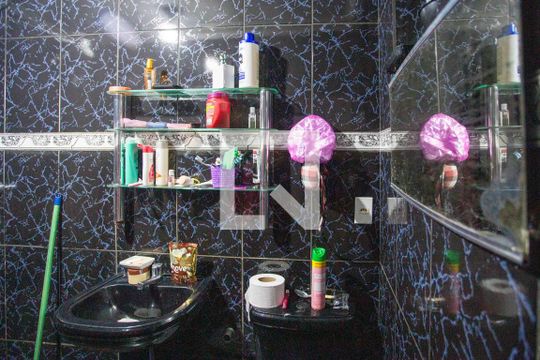 Banheiro de casa à venda com 3 quartos, 105m² em Nucleo Habitacional Nova Conquista, Diadema