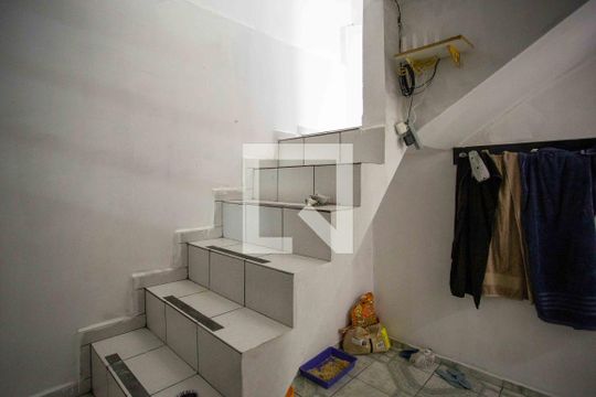 Escada de casa à venda com 3 quartos, 105m² em Nucleo Habitacional Nova Conquista, Diadema