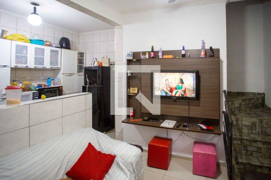 Casa à venda com 3 quartos, 105m² em Nucleo Habitacional Nova Conquista, Diadema