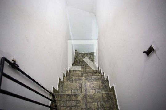 Escada de casa à venda com 3 quartos, 105m² em Nucleo Habitacional Nova Conquista, Diadema