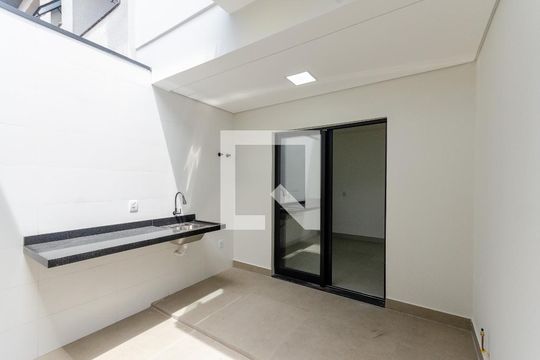 Área de Serviço de casa para alugar com 3 quartos, 136m² em Vila Fiat Lux, São Paulo