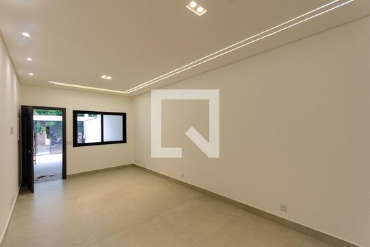 Sala de casa para alugar com 3 quartos, 136m² em Vila Fiat Lux, São Paulo