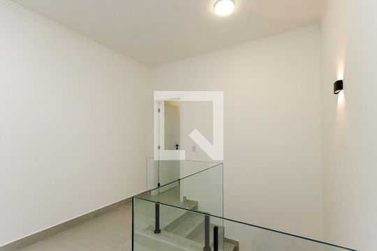 Hall da escada de casa para alugar com 3 quartos, 136m² em Vila Fiat Lux, São Paulo