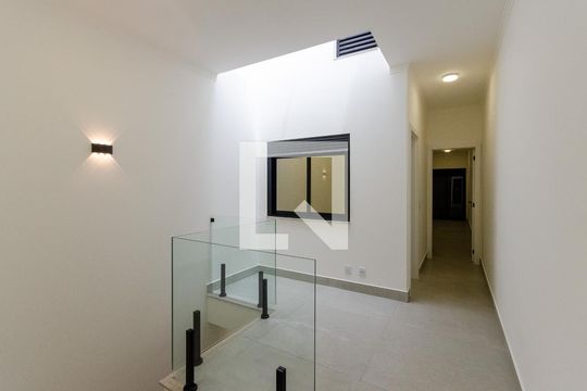 Hall da escada de casa para alugar com 3 quartos, 136m² em Vila Fiat Lux, São Paulo