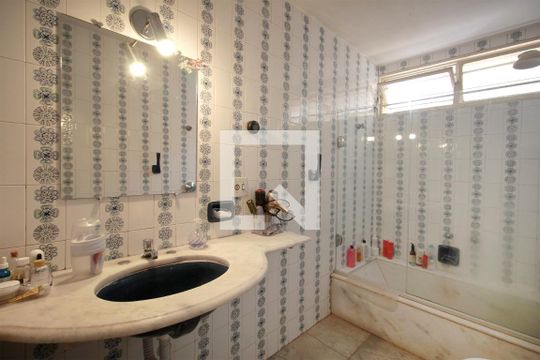 Banheiro de apartamento à venda com 4 quartos, 145m² em Sion, Belo Horizonte