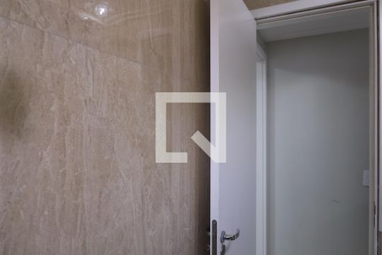 Banheiro de apartamento à venda com 2 quartos, 47m² em Vila Carmosina, São Paulo