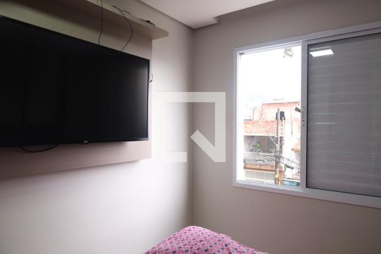 Quarto 1 de apartamento para alugar com 2 quartos, 47m² em Vila Carmosina, São Paulo