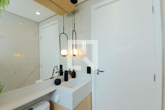 Banheiro de apartamento à venda com 2 quartos, 47m² em Jardim Vila Galvao, Guarulhos