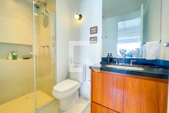 Banheiro de apartamento à venda com 1 quarto, 68m² em Sumaré, São Paulo