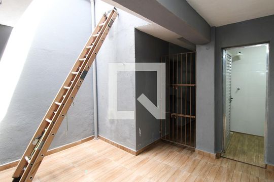 Quintal de casa para alugar com 2 quartos, 70m² em Vila Medeiros, São Paulo