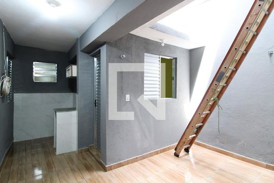 Quintal de casa para alugar com 2 quartos, 70m² em Vila Medeiros, São Paulo
