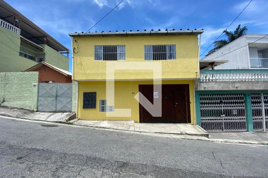 Fachada com plaquinha de casa para alugar com 2 quartos, 70m² em Vila Medeiros, São Paulo