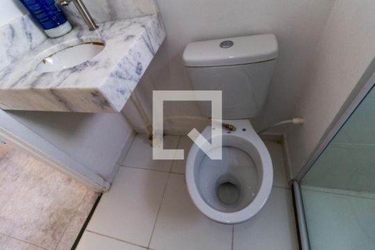 Banheiro de apartamento para alugar com 2 quartos, 36m² em Lapa, São Paulo