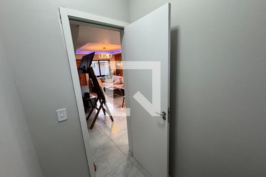 Banheiro de Serviço de casa à venda com 3 quartos, 110m² em Campestre, São Leopoldo
