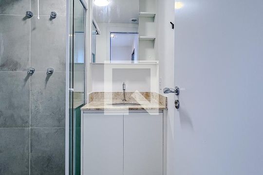 Banheiro de kitnet/studio à venda com 1 quarto, 27m² em Ipiranga, São Paulo