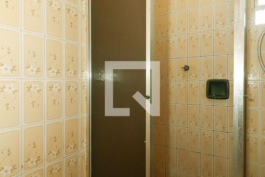 Banheiro de apartamento para alugar com 1 quarto, 45m² em Floresta, Porto Alegre