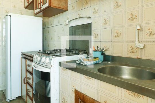 Cozinha de apartamento para alugar com 1 quarto, 45m² em Floresta, Porto Alegre