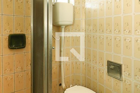 Banheiro de apartamento para alugar com 1 quarto, 45m² em Floresta, Porto Alegre