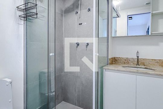 Banheiro de kitnet/studio para alugar com 1 quarto, 27m² em Ipiranga, São Paulo