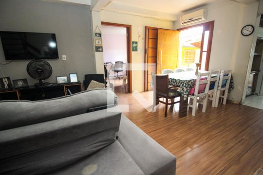 Sala de casa à venda com 4 quartos, 150m² em Coronel Aparicio Borges, Porto Alegre