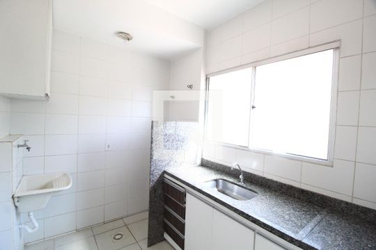 Cozinha e Área de Serviço de apartamento para alugar com 3 quartos, 85m² em Santa Luzia, Uberlândia