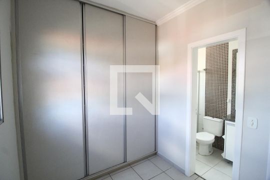 Suíte de apartamento para alugar com 3 quartos, 85m² em Santa Luzia, Uberlândia