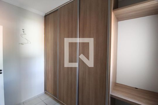 Quarto 1 de apartamento para alugar com 3 quartos, 85m² em Santa Luzia, Uberlândia