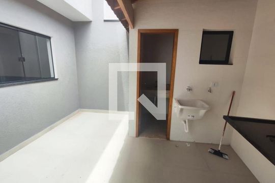 Casa à venda com 3 quartos, 140m² em Vila Marieta, São Paulo