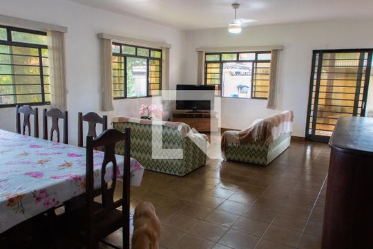 Casa à venda com 4 quartos, 778m² em Conjunto Habitacional Vila Santana (sousas), Campinas