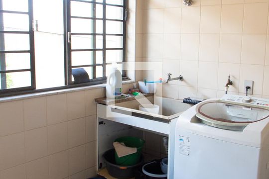 ÁREA DE SERVIÇO de casa à venda com 4 quartos, 778m² em Conjunto Habitacional Vila Santana (sousas), Campinas